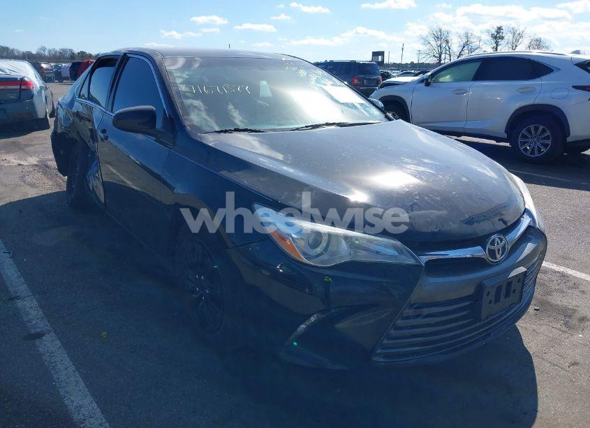 2015 Toyota Camry LE (VIN 4T4BF1FK8FR515255) main photo