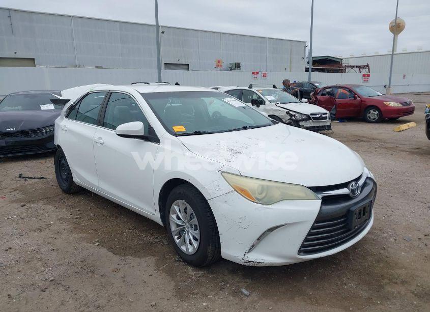 2016 Toyota Camry LE (VIN 4T4BF1FK8GR536124) main photo