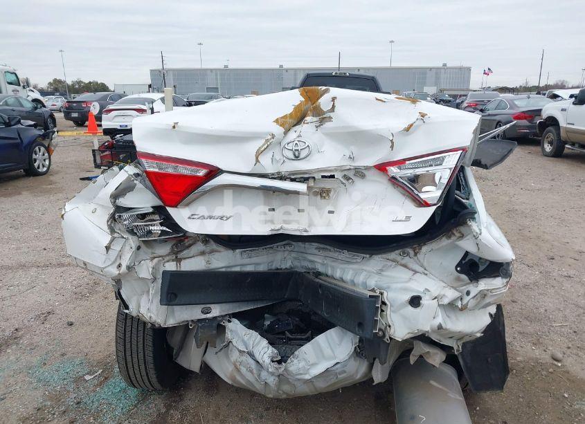 Photo 17 of 2016 Toyota Camry LE (VIN 4T4BF1FK8GR536124)