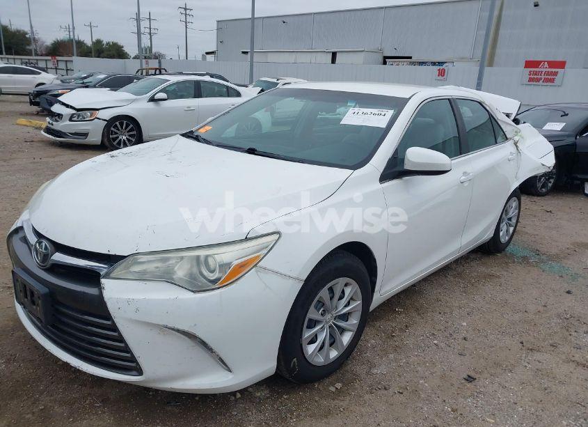 Photo 2 of 2016 Toyota Camry LE (VIN 4T4BF1FK8GR536124)