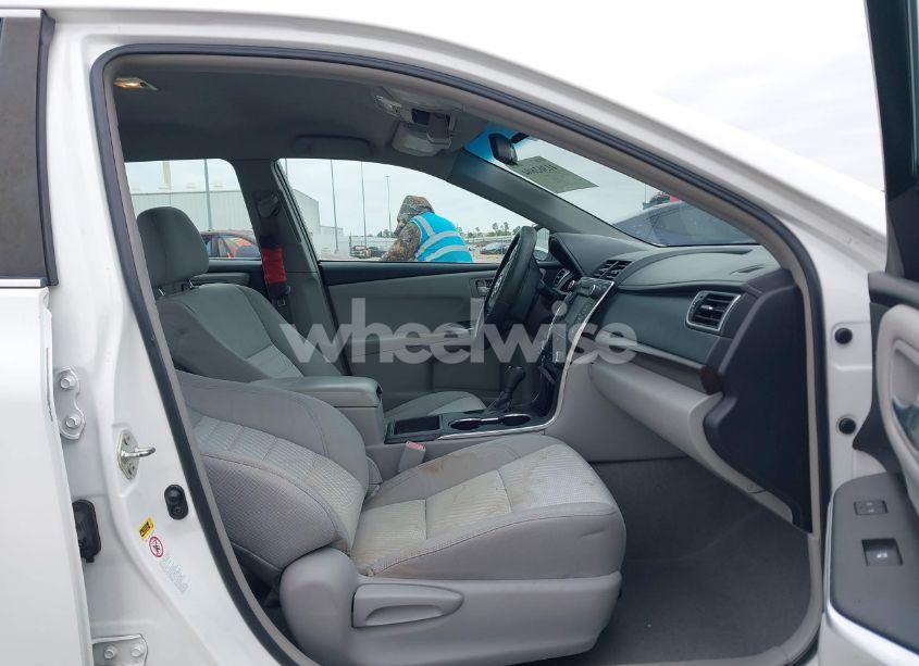 Photo 5 of 2016 Toyota Camry LE (VIN 4T4BF1FK8GR536124)