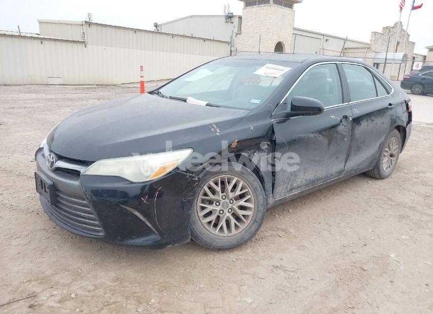 Photo 2 of 2016 Toyota Camry LE (VIN 4T4BF1FK8GR536768)