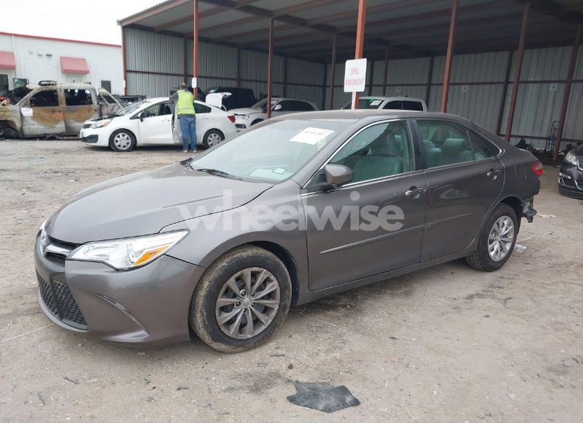 Photo 2 of 2016 Toyota Camry LE (VIN 4T4BF1FK8GR540576)