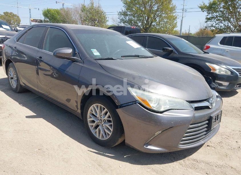 2016 Toyota Camry LE (VIN 4T4BF1FK8GR541808) main photo
