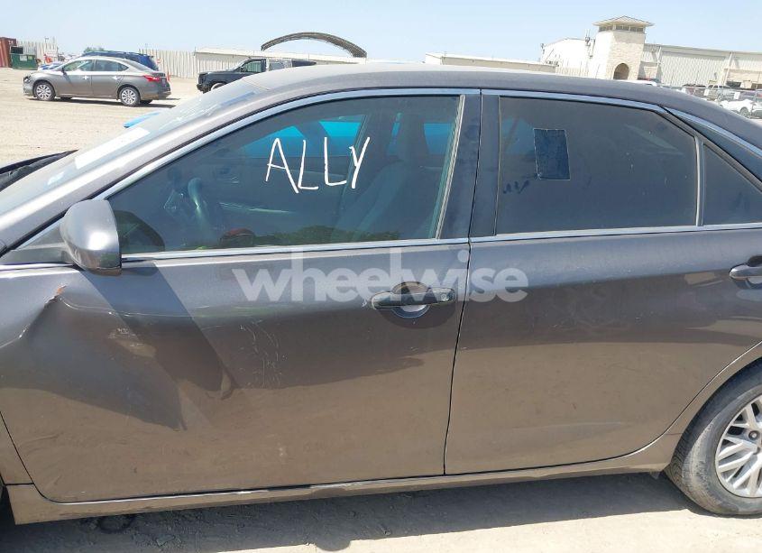 Photo 14 of 2016 Toyota Camry LE (VIN 4T4BF1FK8GR541808)