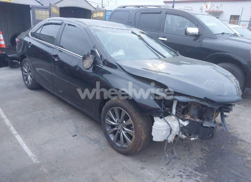 2016 Toyota Camry XLE (VIN 4T4BF1FK8GR545468) main photo