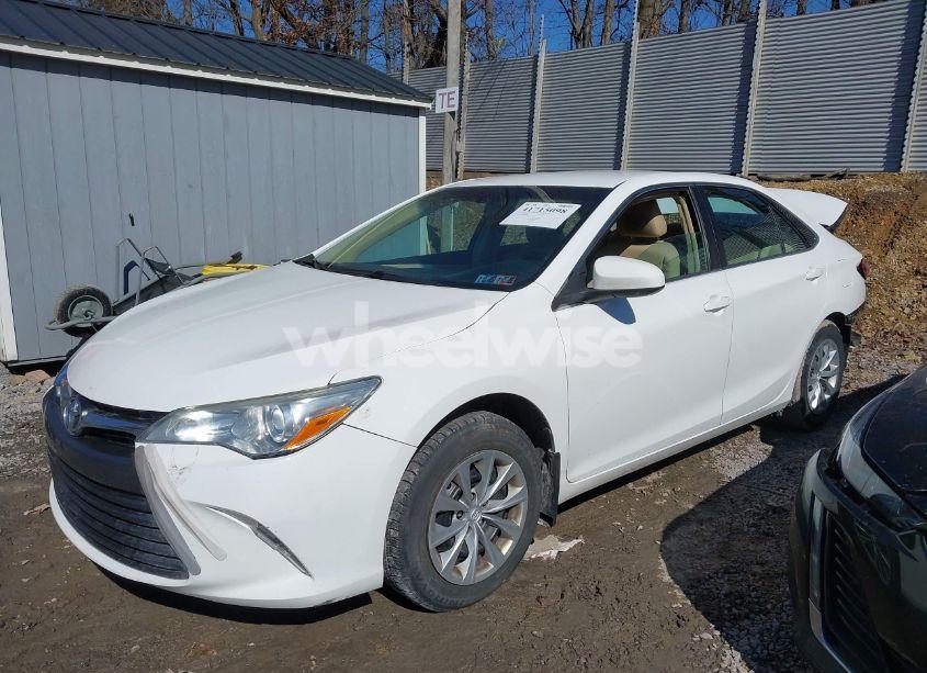 Photo 2 of 2016 Toyota Camry LE (VIN 4T4BF1FK8GR560472)