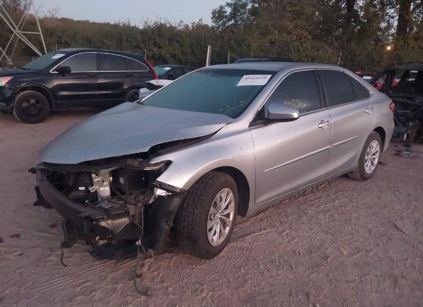 Photo 2 of 2016 Toyota Camry LE (VIN 4T4BF1FK8GR572153)