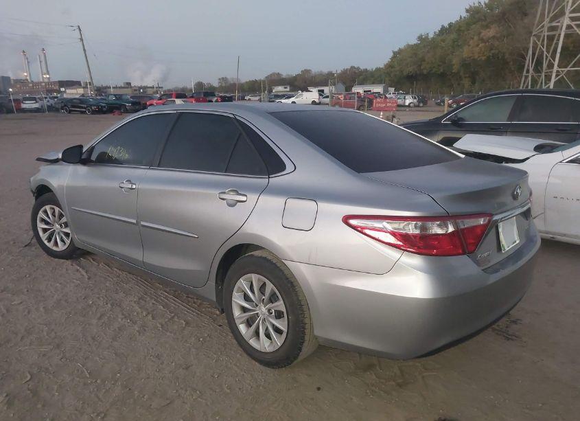 Photo 3 of 2016 Toyota Camry LE (VIN 4T4BF1FK8GR572153)