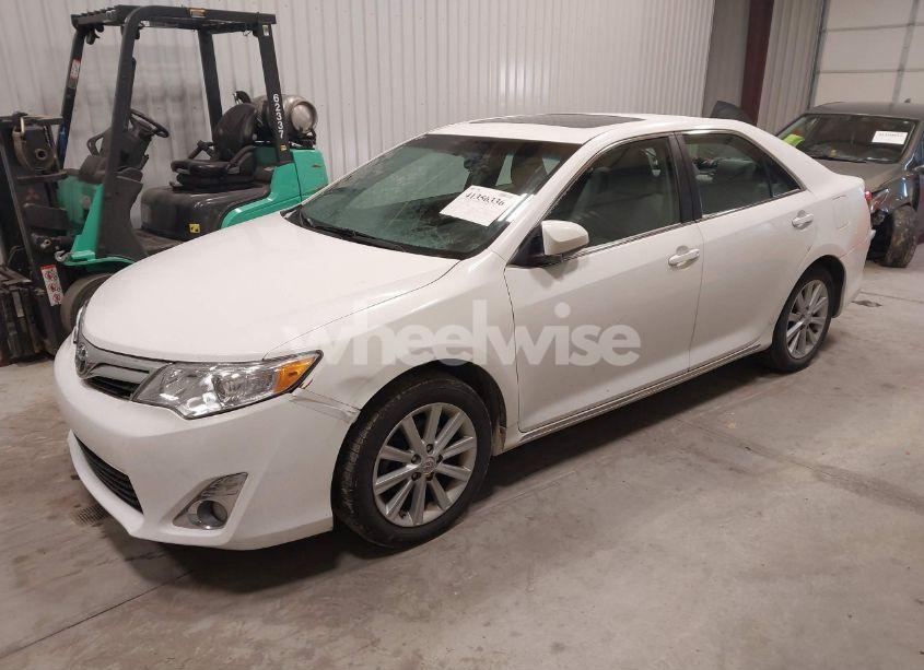 Photo 2 of 2013 Toyota Camry XLE (VIN 4T4BF1FK9DR282970)