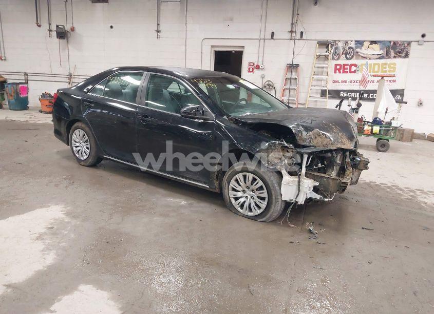 2013 Toyota Camry LE (VIN 4T4BF1FK9DR294584) main photo