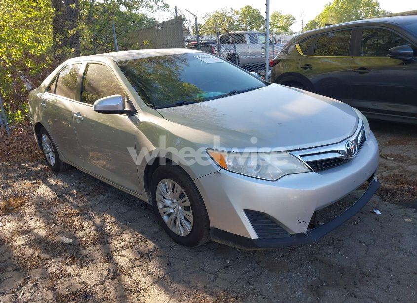 2013 Toyota Camry LE (VIN 4T4BF1FK9DR317734) main photo