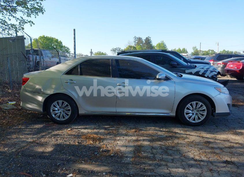 Photo 13 of 2013 Toyota Camry LE (VIN 4T4BF1FK9DR317734)