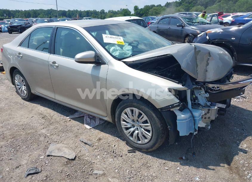 2014 Toyota Camry LE (VIN 4T4BF1FK9ER343848) main photo