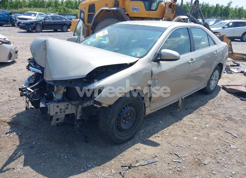 Photo 2 of 2014 Toyota Camry LE (VIN 4T4BF1FK9ER343848)