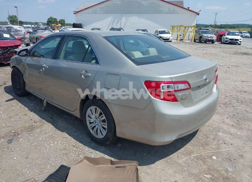 Photo 3 of 2014 Toyota Camry LE (VIN 4T4BF1FK9ER343848)