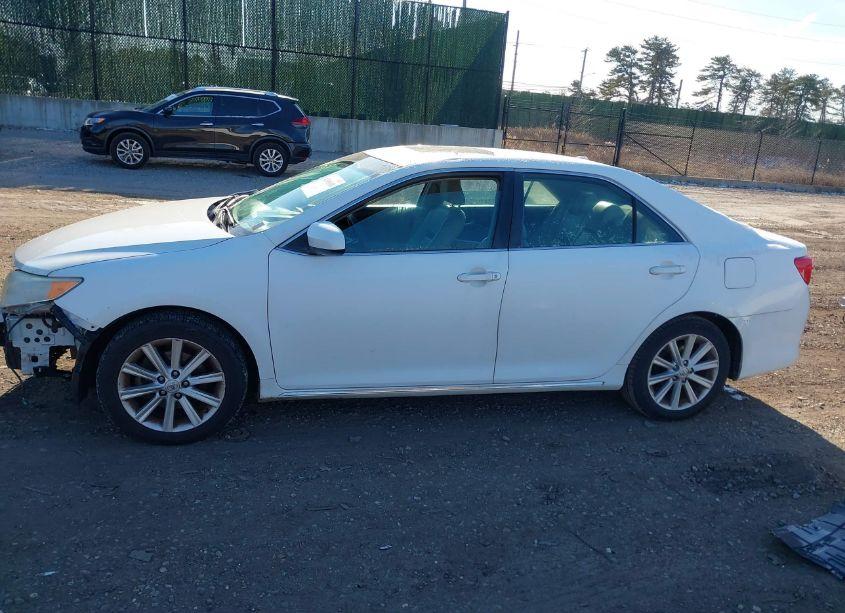 Photo 14 of 2014 Toyota Camry XLE (VIN 4T4BF1FK9ER356132)