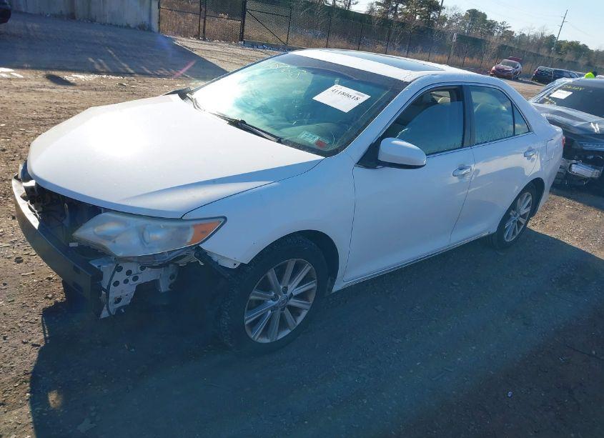 Photo 2 of 2014 Toyota Camry XLE (VIN 4T4BF1FK9ER356132)