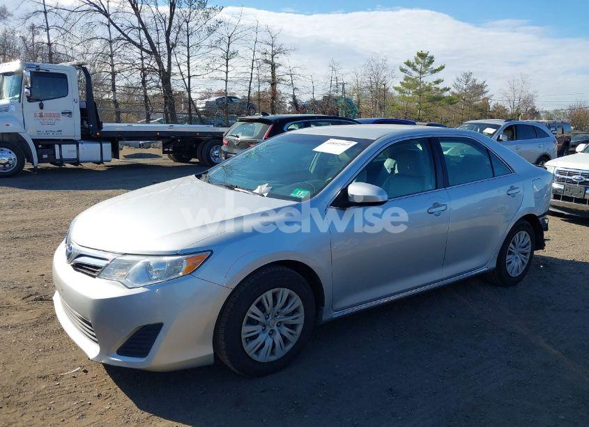 Photo 2 of 2014 Toyota Camry LE (VIN 4T4BF1FK9ER372265)