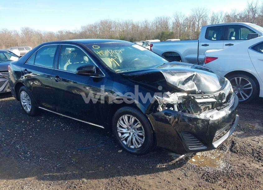 2014 Toyota Camry LE (VIN 4T4BF1FK9ER387784) main photo