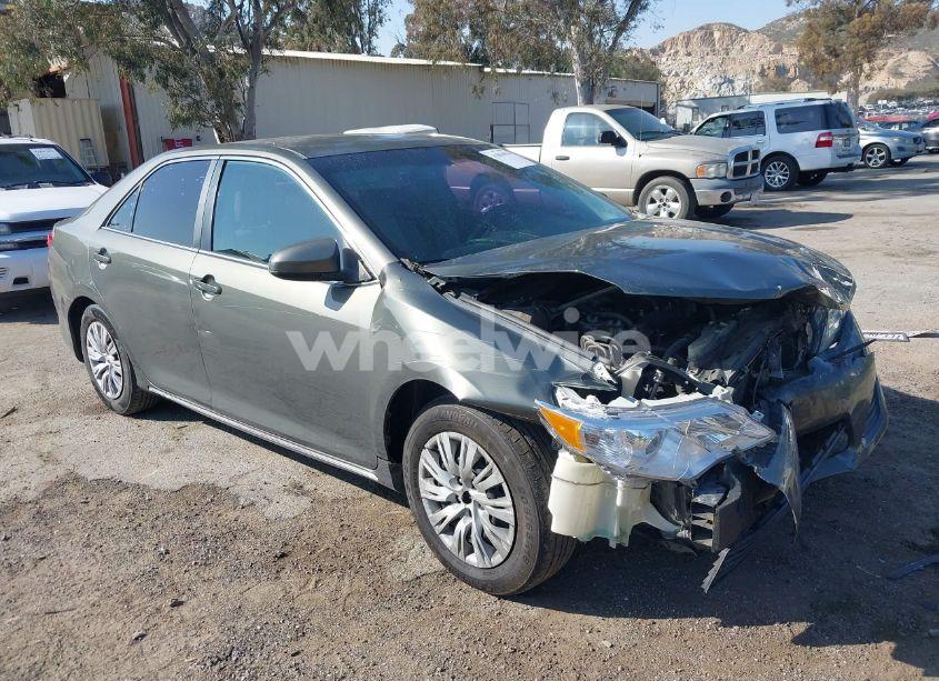2014 Toyota Camry LE (VIN 4T4BF1FK9ER390619) main photo