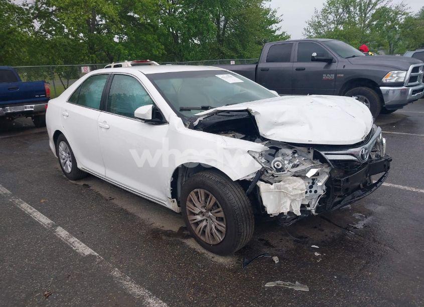 2014 Toyota Camry LE (VIN 4T4BF1FK9ER392077) main photo