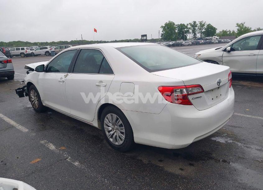 Photo 3 of 2014 Toyota Camry LE (VIN 4T4BF1FK9ER392077)
