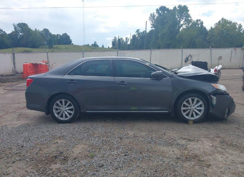 Photo 14 of 2014 Toyota Camry XLE (VIN 4T4BF1FK9ER399112)