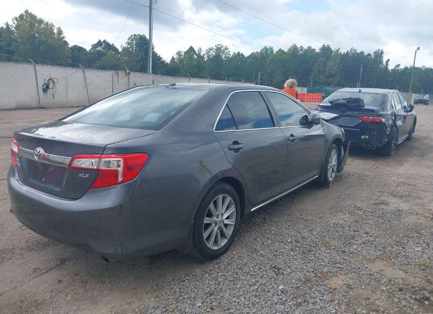 Photo 4 of 2014 Toyota Camry XLE (VIN 4T4BF1FK9ER399112)