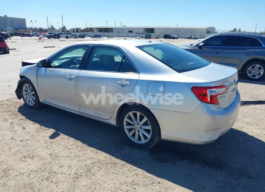 Photo 3 of 2014 Toyota Camry XLE (VIN 4T4BF1FK9ER403580)