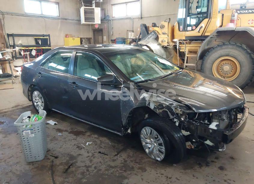 2014 Toyota Camry LE (VIN 4T4BF1FK9ER406690) main photo