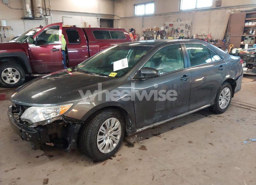 Photo 2 of 2014 Toyota Camry LE (VIN 4T4BF1FK9ER406690)