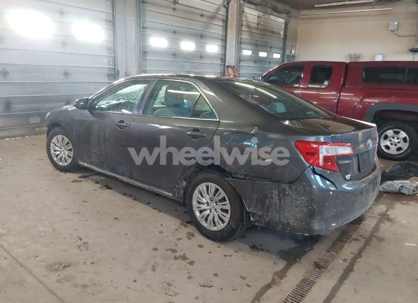 Photo 3 of 2014 Toyota Camry LE (VIN 4T4BF1FK9ER406690)
