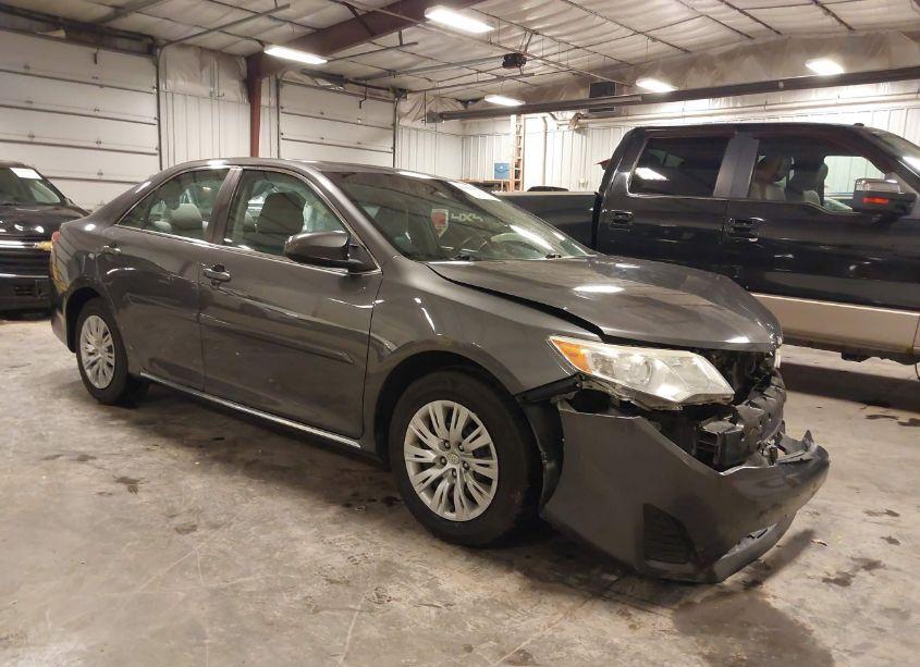 2014 Toyota Camry LE (VIN 4T4BF1FK9ER417916) main photo