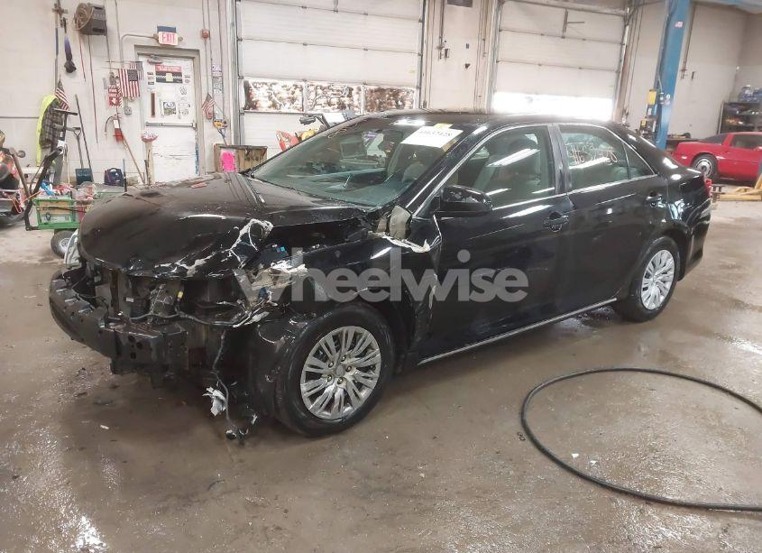 Photo 2 of 2014 Toyota Camry LE (VIN 4T4BF1FK9ER417995)