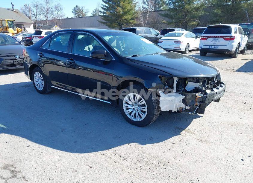 2014 Toyota Camry LE (VIN 4T4BF1FK9ER442721) main photo