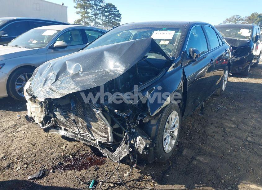 Photo 2 of 2015 Toyota Camry LE (VIN 4T4BF1FK9FR458273)