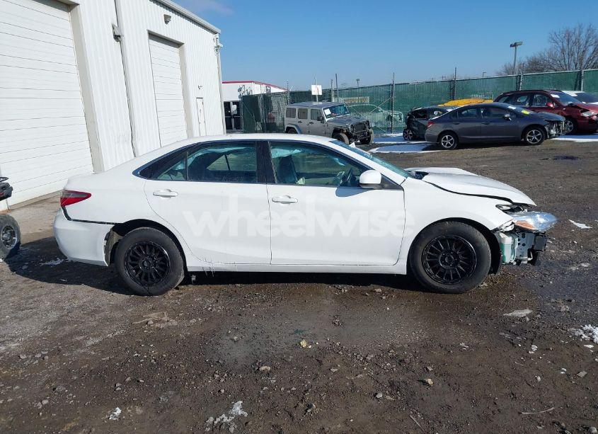 Photo 13 of 2015 Toyota Camry LE (VIN 4T4BF1FK9FR461559)