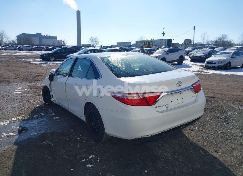 Photo 3 of 2015 Toyota Camry LE (VIN 4T4BF1FK9FR461559)