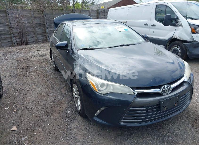 2015 Toyota Camry LE (VIN 4T4BF1FK9FR462131) main photo