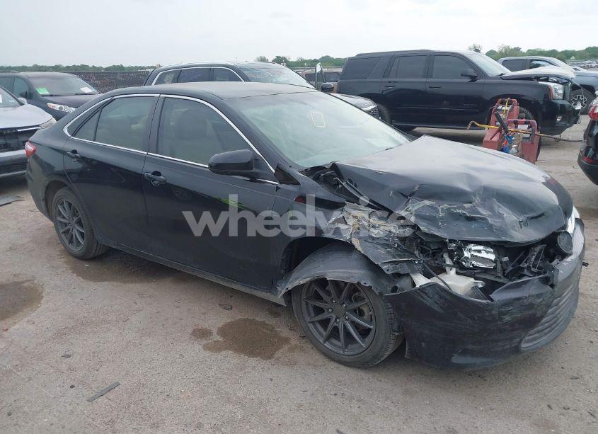 2015 Toyota Camry XLE (VIN 4T4BF1FK9FR482508) main photo