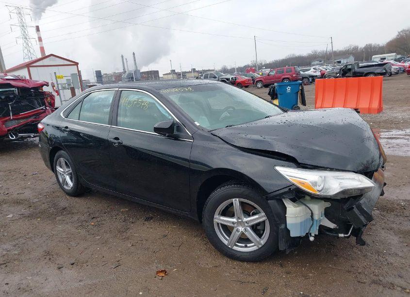 2015 Toyota Camry LE (VIN 4T4BF1FK9FR484114) main photo