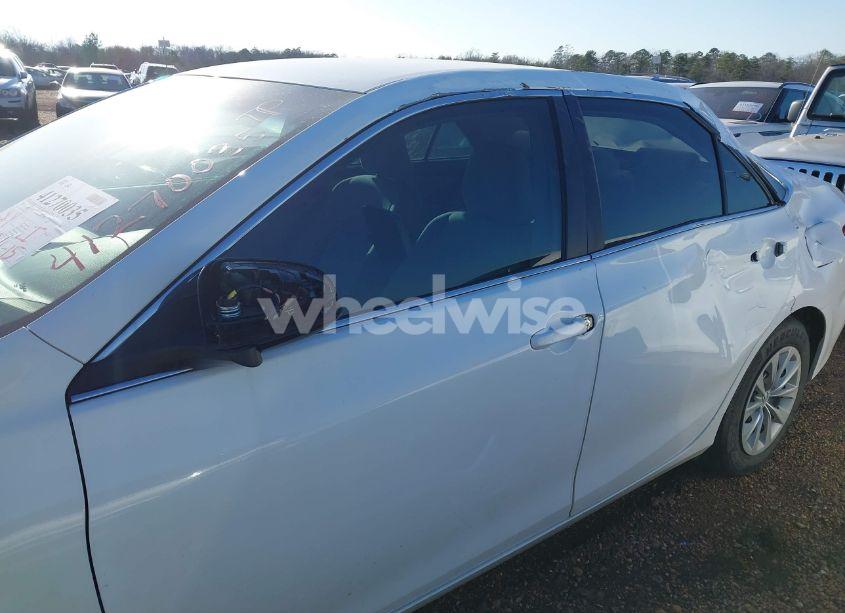 Photo 18 of 2016 Toyota Camry LE (VIN 4T4BF1FK9GR522555)