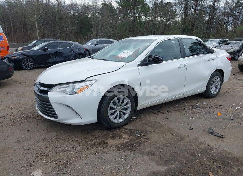 Photo 2 of 2016 Toyota Camry LE (VIN 4T4BF1FK9GR522555)