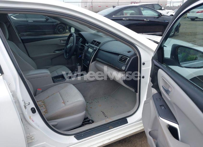 Photo 5 of 2016 Toyota Camry LE (VIN 4T4BF1FK9GR522555)