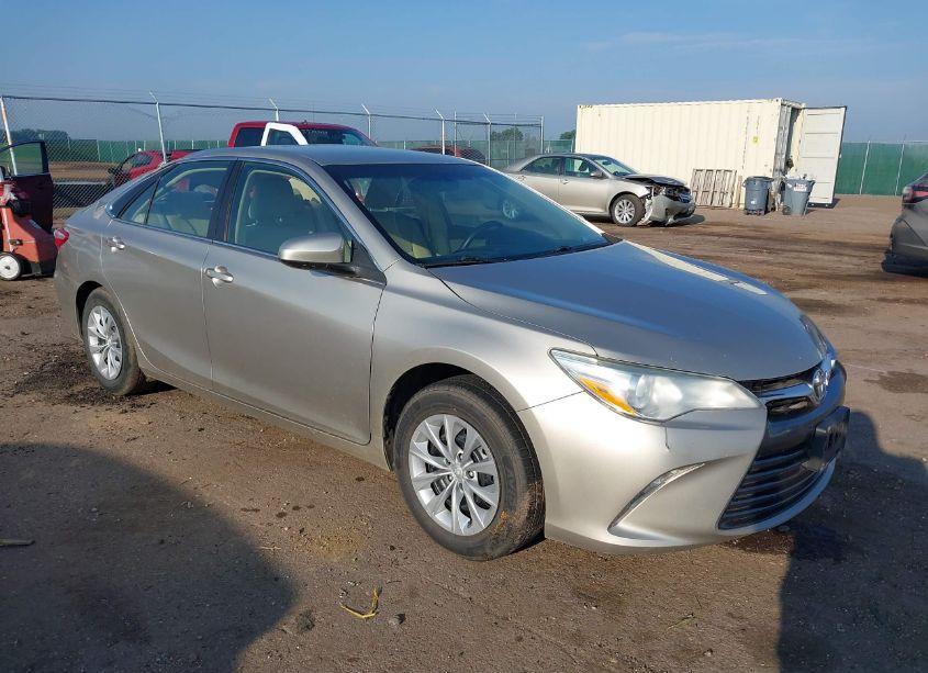 2016 Toyota Camry LE (VIN 4T4BF1FK9GR544751) main photo