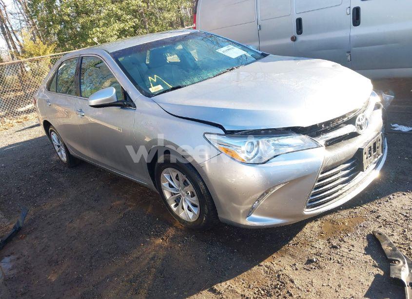 2016 Toyota Camry LE (VIN 4T4BF1FK9GR558844) main photo