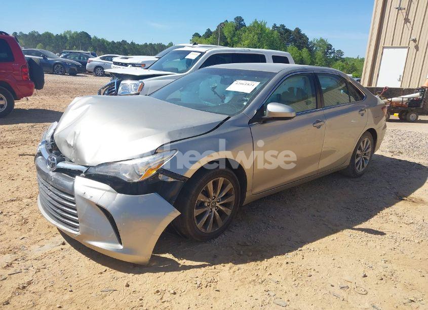 Photo 2 of 2016 Toyota Camry XLE (VIN 4T4BF1FK9GR565244)