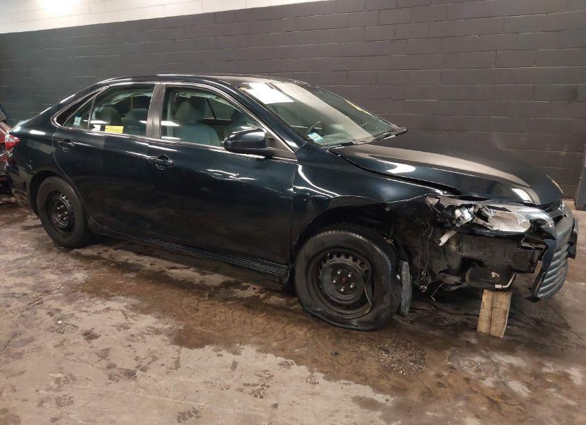 2016 Toyota Camry LE (VIN 4T4BF1FK9GR570895) main photo