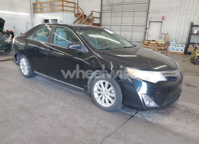 2012 Toyota Camry XLE (VIN 4T4BF1FKXCR258756) main photo